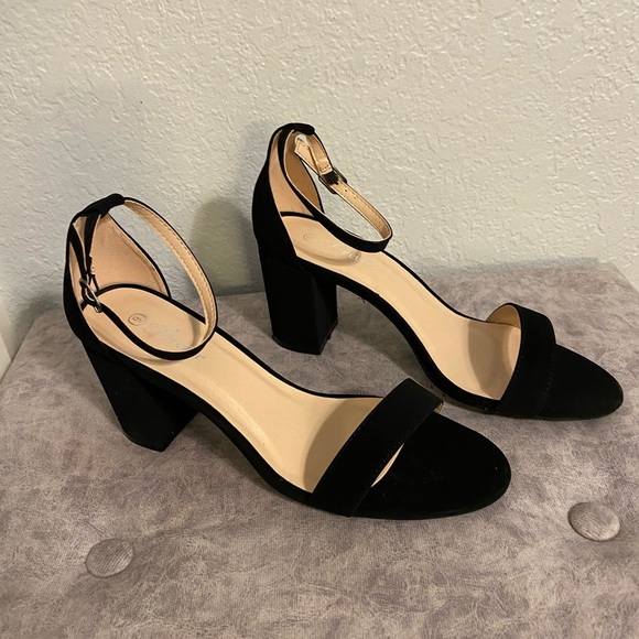 Forever brand sandal black - Picture 1 of 3